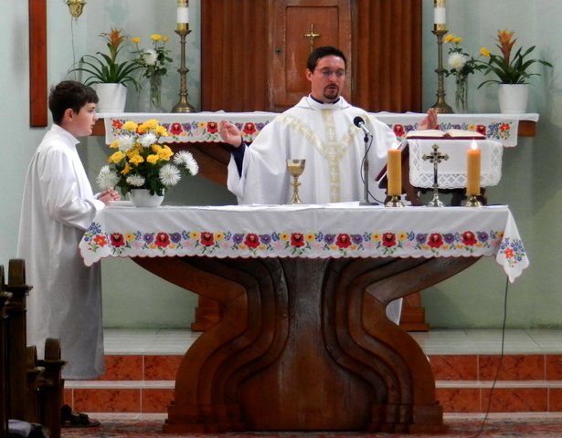 Ünnepi szentmise, kiállításmegnyitó és kenyérszentelés augusztsu 20-án 02